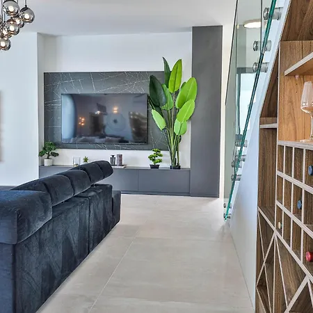 Holiday home Beautiful In Okrug Gornji Trogir